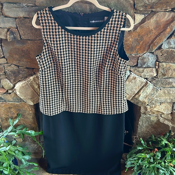Classic Black and Cream Houndstooth Dress; Size 12; Sleeveless; Lined; Perfect! - Picture 2 of 10